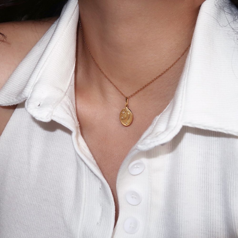NEW 18K Gold Plated Diamond Moon Oval Necklace - Picture 12 of 12